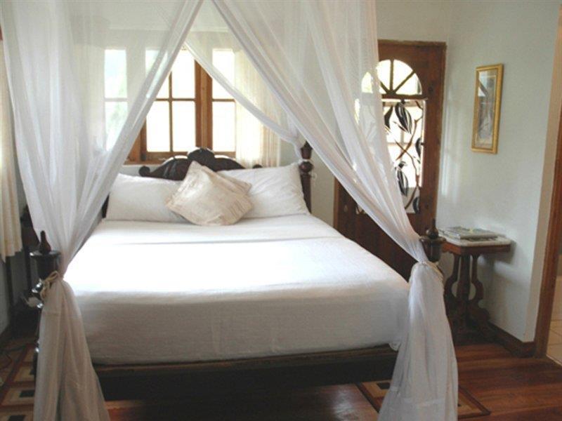 Forres Park Hotel Kingston Dış mekan fotoğraf